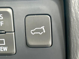 【パワーバックドア】スマートキーや運転席のボタンを押すだけでリアゲートが自動で開閉します!荷物を持っている時や、高い位置にあるバックドアを閉める際に便利な機能です♪