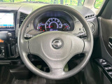 インテリアに合わせたデザインのステアリングは、運転される方のことも考え、運転しやすい形状、大きさです。是非一度、実際に触ってお確かめください。