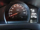 大きくて視認性の良いアナログメーターです。 走行距離 33301Km