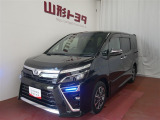 大人気ミニバンのVOXYです!広々した室内、雪道も安心の4WD。家族 友人みんなでするドライブは思い出いっぱいですね♪