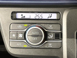 【オートエアコン】一度お好みの温度に設定すれば、車内の温度を検知し風量や温度を自動で調整。暑い…寒い…と何度もスイッチ操作をする必要はありません。快適な車内空間には必須の機能ですね♪