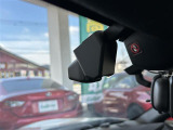 【ドライブレコーダー】映像・音声などの運転中の記録を残します。事故などを起こした起こされた時の証拠になりえますので、もしも時でも安心ですね。