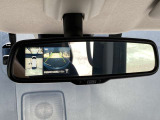 ルームミラーにもアラウンドビューモニターが表示可能です。