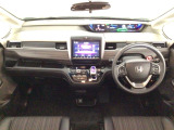 【前方視界】開放的な前方視界!運転がしやすく疲れにくいです♪窓が大きく、見通しがとっても良いおクルマですよ♪