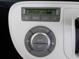 オートエアコンを装着しておりますので車内をお好みの快適な温度に保つことが可能です!