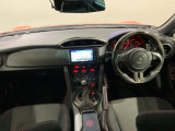 使いやすいレイアウトのダッシュボード周辺です。オートエアコンや小物入れなど嬉しい装備が満載です。