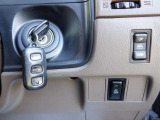 クリーンな状態で気持ち良く快適にお乗り頂けるよう、ご納車前に当店提携の美装専門業者にて「外装ボディ磨き・内装クリーニング」を実施致します。