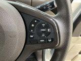 ハンドルにHondaセンシング系のクルーズコントロールやレーンキープアシストなどのスイッチが装備されています。ハンドルから手を離さず安全に操作できます。