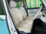 運転席まわりには十分なスペースがあり、大柄な方でもゆったり運転していただける環境です。