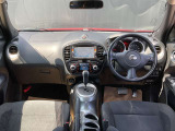 運転席周りになります。内装色はブラックです。