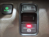 電子パーキングブレーキ仕様となります。ブレーキホールド機能を搭載しているので、渋滞時や信号待ち等に便利です。