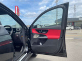 【メモリー付きパワーシート】3名までのシートポジションを記憶できるパワーシート!運転席のみ、ドアミラー・ステアリング位置も記憶可能です。高速道路などでの、運転交代時などに便利な機能です☆