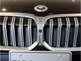 【キドニーグリル】BMWは約90年もの間、ほぼ全ての車両にひと目でBMWだと分かるこの特徴的なフロントグリルが備えられ、デザイン・アイコンとして親しまれてきました。