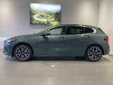 BMWではロングホイールベースの採用をしており、すべての車種に適用され、走行中の安定感の向上されております。また室内空間の広さにも貢献しております。