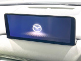 【マツダコネクトナビ】車内の雰囲気にマッチした一体型タイプのナビ。各種車輌設定やBluetooth再生等、様々な機能が楽しめます。直感的なダイヤル操作が可能で、使い勝手も良好です。