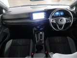 シンプルなデザインと一目でわかるスイッチの配置はPeoples Car=みんなの車という考えの現れです。各スイッチにはバックライトもついており、夜間でも安全に操作して頂けます。
