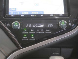 左右独立温度コントロールフルオートエアコンです。運転席、助手席それぞれで独立して温度設定ができます。冷え性の方が乗っても安心ですね♪