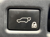 【パワーバックドア】スマートキーや運転席のボタンを押すだけでリアゲートが自動で開閉します!荷物を持っている時や、高い位置にあるバックドアを閉める際に便利な機能です♪