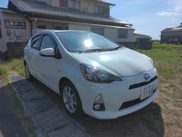 アクア 1.5 G パール色 本革ハンドル HID フォグ 禁煙車