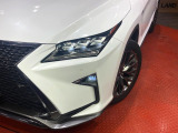 【三眼LEDヘッドライト】スタイリッシュな見た目の三眼LEDヘッドライトを装備♪スタイルだけでなく、夜間の走行も視界良好で安心してお乗りいただけます。