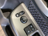 狭い駐車場で便利な電動格納ドアミラーが付いています。