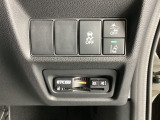 Hondaセンシング用の、VSA解除とレーンキープアシストシステムのメインスイッチなどはハンドルの右側に装備しています。その下にETC2.0がついています。高速道路の料金所の通過も楽々です。
