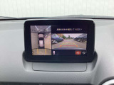 【360°ビューモニター】  とても分かりやすい、クルマの上から見下ろしたような映像で、駐車サポートをしてくれます。