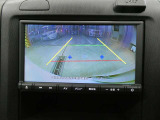 バックカメラの映像にはガイドラインが表示されます。