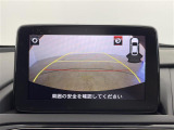 【バックモニター】後ろのカメラの映像をモニターに映し出すことができます!後方の見えない死角や、障害物との距離感をしっかり確認することができます!駐車が苦手な方におすすめです。