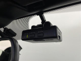 【ドライブレコーダー】映像・音声などの運転中の記録を残します。事故などを起こした起こされた時の証拠になりえますので、もしも時でも安心ですね。