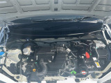 エンジンルームの画像です。店舗にて現車の確認もいただけますので、お電話で在庫のご確認の上是非ご来店くださいませ!!!ワクワクするクルマ選びをご提案します!