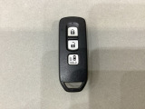 スマートキー付きですからドアロックの開閉およびエンジンスタートが楽々です。電動スライドドアの開け閉めもボタンで操作できます。