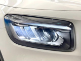 ●LEDヘッドライト:夜間走行時も良好な視界を確保し安心して運転できる高輝度LEDヘッドライトを装備!点灯速度が早く、消費電力も抑えられています。