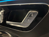 メモリー付き電動シートも装備されておりますのでシート位置を3パターン記憶できます。