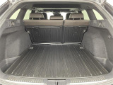 【トランク】積み込みやすくて、たっぷり積める荷室です。シートアレンジできるものは、乗車人数と荷物の量や大きさによってシートを動かすことができるので、より快適なドライブが可能です!