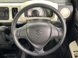 インテリアに合わせたデザインのステアリングは、運転される方のことも考え、運転しやすい形状、大きさです。是非一度、実際に触ってお確かめください。