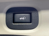 【パワーバックドア】スマートキーや運転席のボタンを押すだけでリアゲートが自動で開閉します!荷物を持っている時や、高い位置にあるバックドアを閉める際に便利な機能です♪