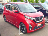 新車と同様の保証(有料)がつけられます。また各地域の店舗に最新の大型整備工場とプロメカニックが常駐しておりアフターメンテナンスもお任せください。