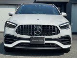 納車前整備は、メルセデスベンツ国際認定メカニックによる最新の検査ライン等の施設が充実した当社工場で入念に行います。メルセデス・ベンツの定める厳しい基準をクリアしたお車のみをご案内させて頂きます。