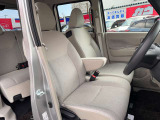 ひじ掛けが付いて運転が楽です