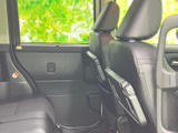 運転席側後部座席