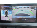 ナビ画面にアラウンドビュ-モニタ-の映像を映し出しています。  狭い場所での車庫入れをサポ-トしてくれる便利アイテムです。
