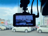 【ドライブレコーダー】映像・音声などの運転中の記録を残します。事故などを起こした起こされた時の証拠になりえますので、もしも時でも安心ですね。