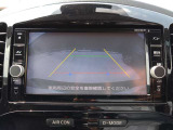 バックモニターで車庫入れや縦列駐車もらくらく、夜間でもはっきり見える高感度カラーカメラで車幅、距離表示機能付きです。