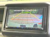 【バックカメラ】駐車時に後方がリアルタイム映像で確認できます。大型商業施設や立体駐車場での駐車時や、夜間のバック時に大活躍!運転スキルに関わらず、今や必須となった装備のひとつです!