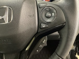 ハンドルにHondaセンシング系のクルーズコントロールやレーンキープアシストなどのスイッチが装備されています。ハンドルから手を離さず安全に操作できます。