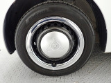 ホイールは車のデザインにマッチした専用タイプです。