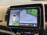 【パノラミックビューモニター】専用のカメラにより、上から見下ろしたような視点で360度クルマの周囲を確認することができます☆死角部分も確認しやすく、狭い場所での切り返しや駐車もスムーズに行えます。