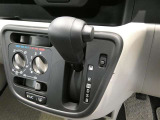 スムーズなシフトチェンジが可能なシフトレバーです。