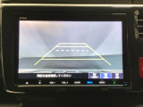 バックでの車庫入れも安心です! リアカメラが付いているバックモニター付のナビを装備しております。操作線もついており距離感も画面から確認できます。
